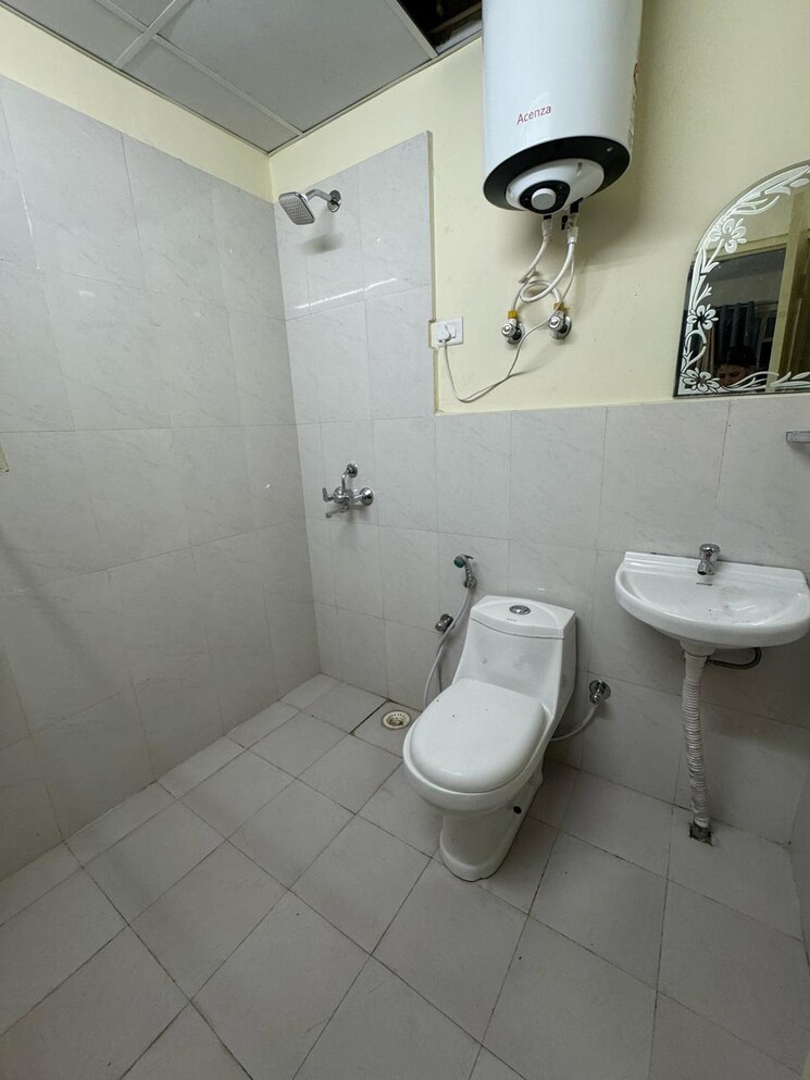 Bathroom, pyramid-fusion-homes 2 Bedroom 680 Sq.Ft. Apartment In Sector 70a Gurgaon 8611314