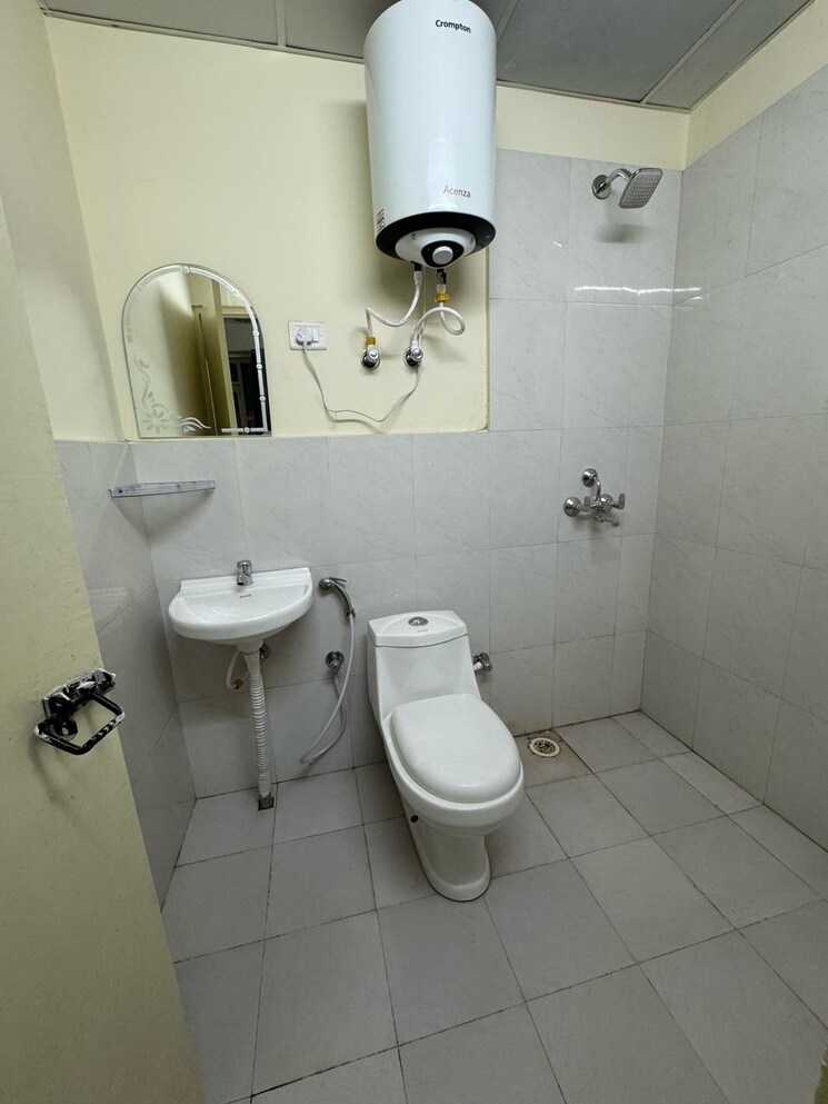 Bathroom, pyramid-fusion-homes 2 Bedroom 680 Sq.Ft. Apartment In Sector 70a Gurgaon 8611314