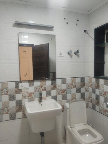 Bathroom in 4 BHK Apartment at Parjapat Colony – for Rent