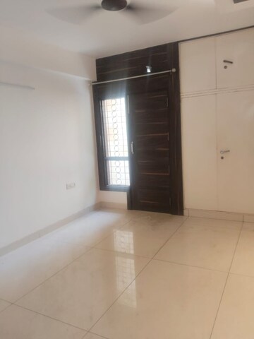 Room in 4 BHK Apartment at Parjapat Colony – for Rent