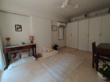 Room in 3 BHK Apartment at Holly Hock, Santacruz West – for Rent