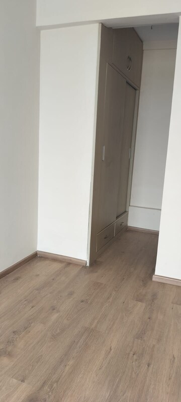 Room in 3 BHK Apartment at Lotus Panache, Sector 110 – for Sale