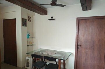 Room in 2 BHK Apartment at Bandra West – for Rent