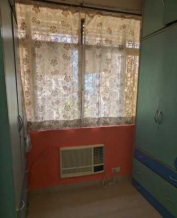 Room in 2 BHK Apartment at Bandra West – for Rent