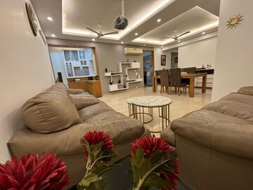 Team Area in 3 BHK Apartment at Sector 48 – for Rent