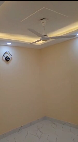 Furnished Amenities in 2.5 BHK Builder Floor at Shivalik Colony – for Sale