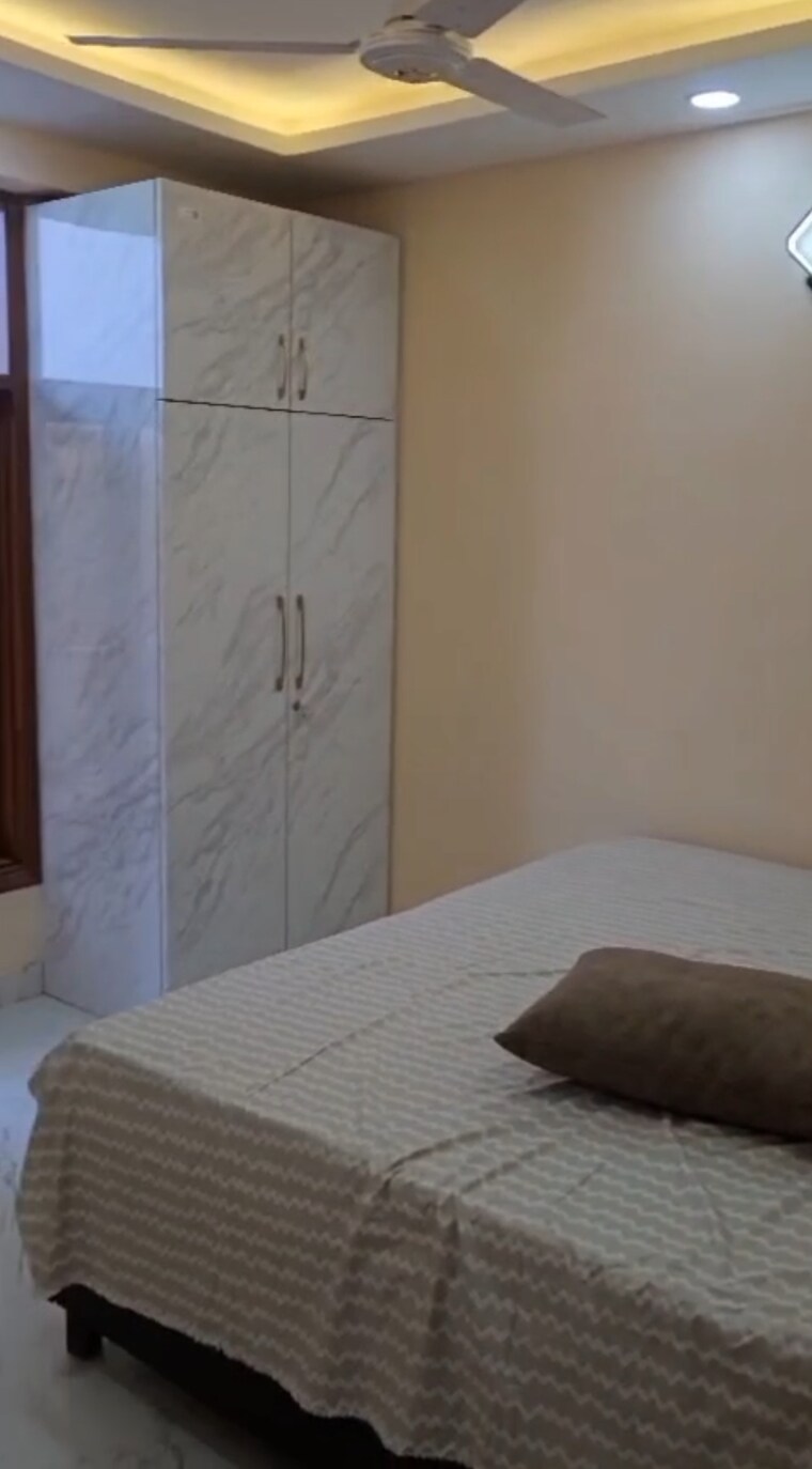 Bedroom, shivalik colony 2.5 Bedroom 90 Sq.Yd. Builder Floor In Shivalik Colony Delhi 8611833