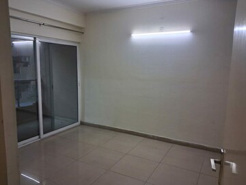 Room in 2.5 BHK Apartment at Ajnara Integrity, Raj Nagar Extension – for Rent