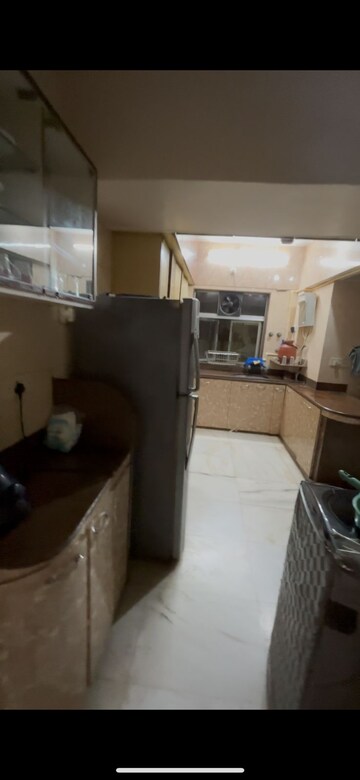 Team Area in 3.5 BHK Apartment at Dadar West – for Rent