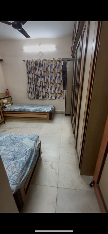 Bedroom in 3.5 BHK Apartment at Dadar West – for Rent