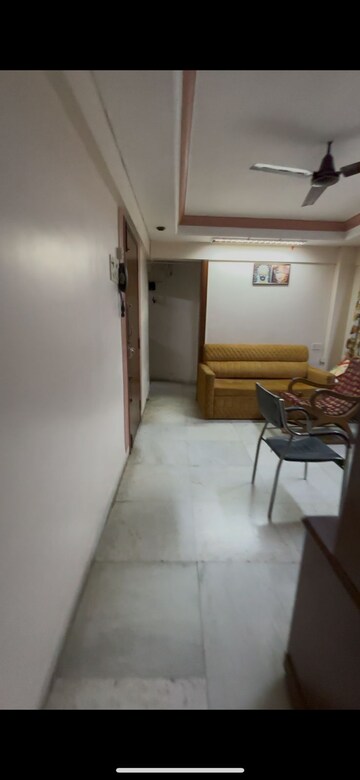 Team Area in 3.5 BHK Apartment at Dadar West – for Rent