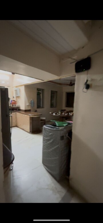 Team Area in 3.5 BHK Apartment at Dadar West – for Rent