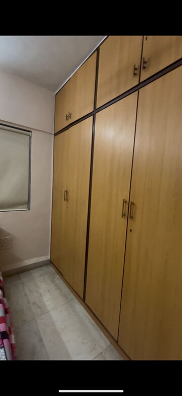 Furnished Amenities in 3.5 BHK Apartment at Dadar West – for Rent