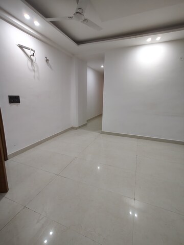Room in 3 BHK Apartment at Chattarpur – for Rent