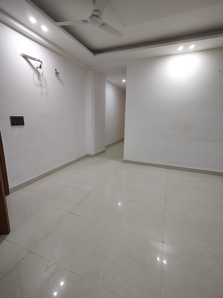 Room, chattarpur 3 Bedroom 125 Sq.Yd. Apartment In Chattarpur Delhi 8611902