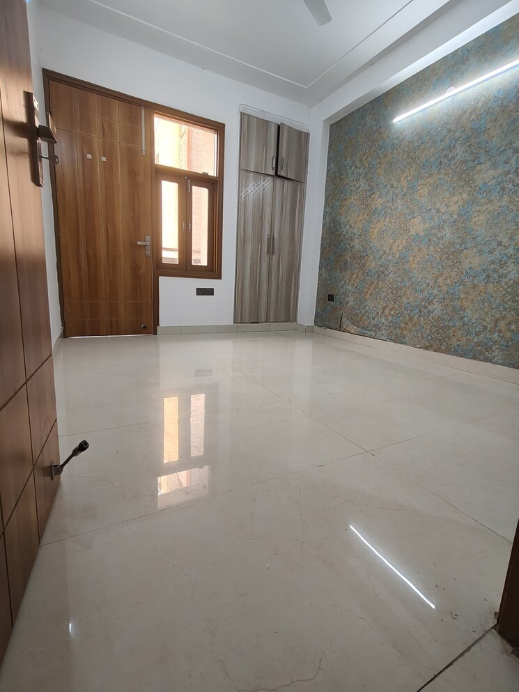Room, chattarpur 3 Bedroom 125 Sq.Yd. Apartment In Chattarpur Delhi 8611902