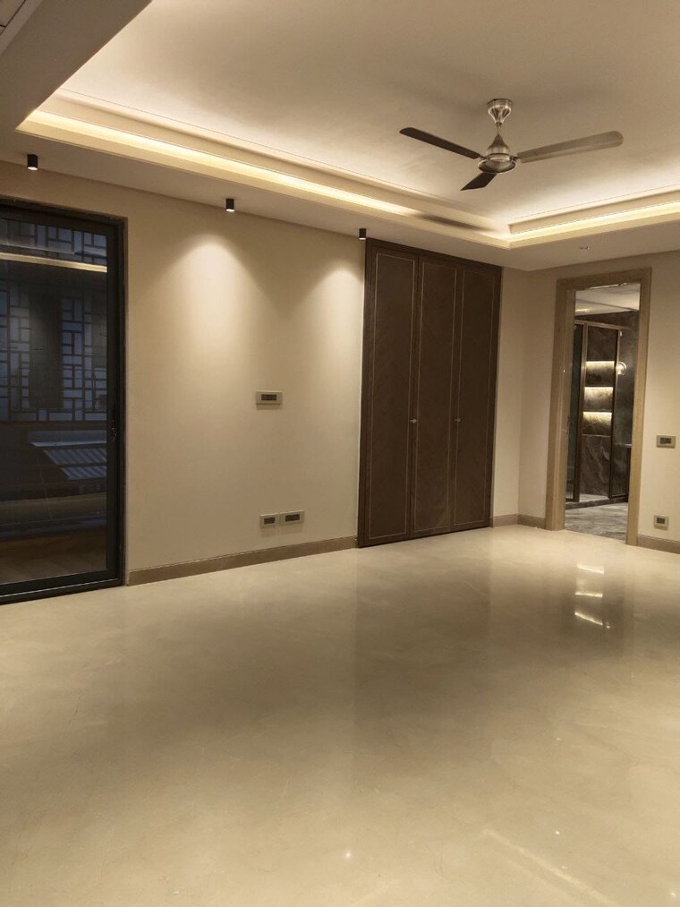 Room, greater kailash 6+ Bedroom 700 Sq.Yd. Villa In Greater Kailash Delhi 8612002