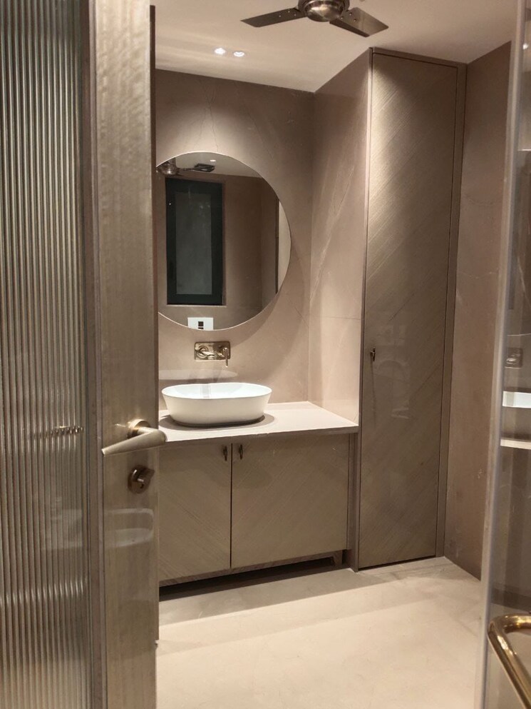 Bathroom, greater kailash 6+ Bedroom 700 Sq.Yd. Villa In Greater Kailash Delhi 8612002