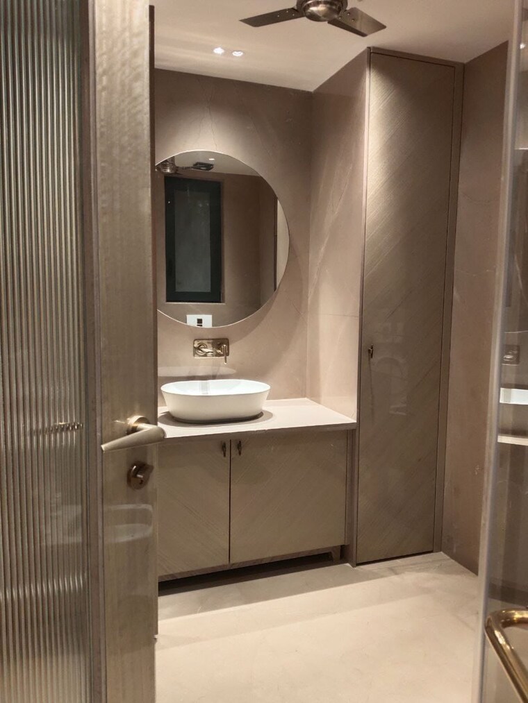 Bathroom, greater kailash 6+ Bedroom 700 Sq.Yd. Villa In Greater Kailash Delhi 8612002