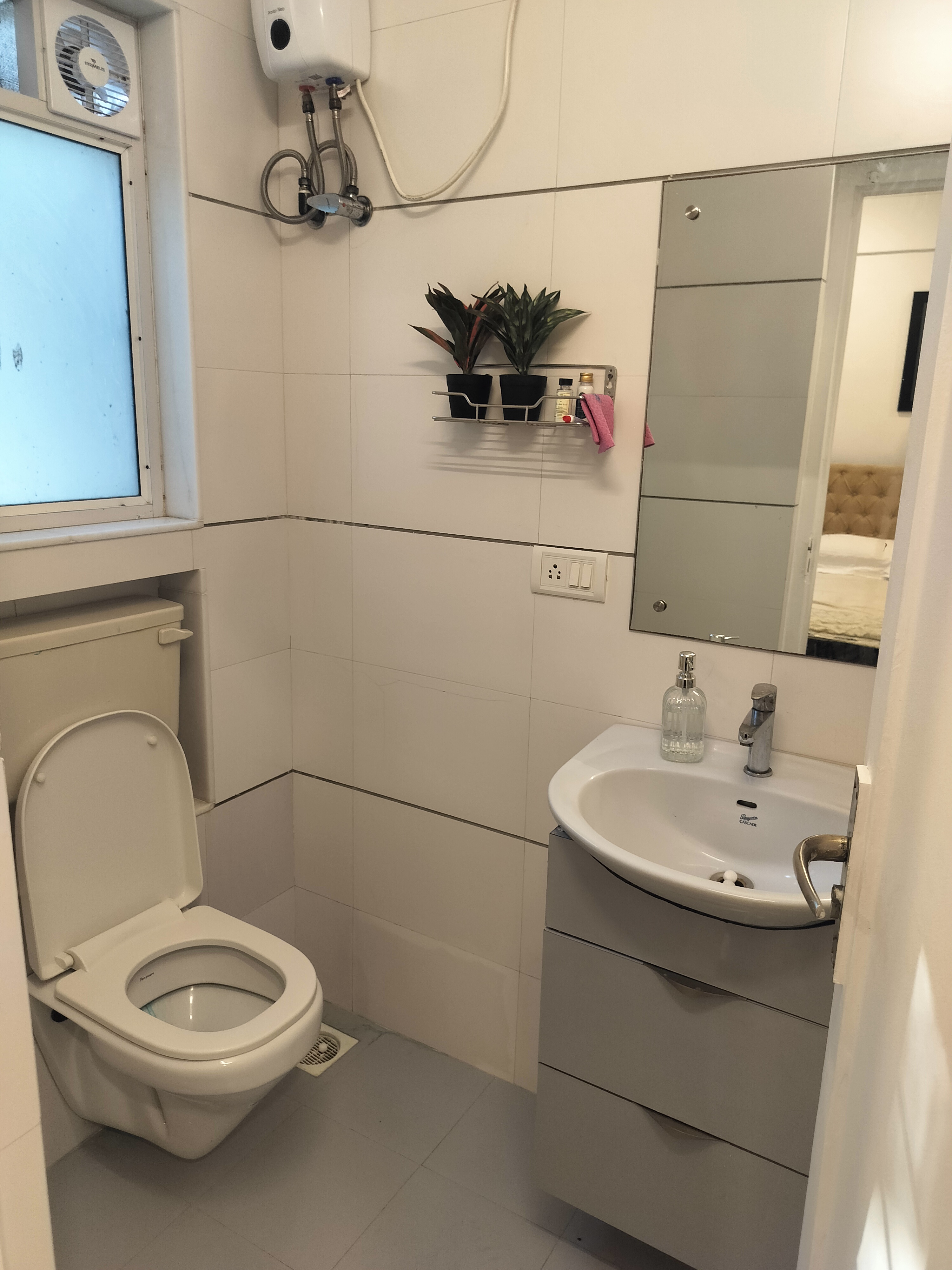 2 BHK Apartment For Rent in Hibiscus CHS Versova