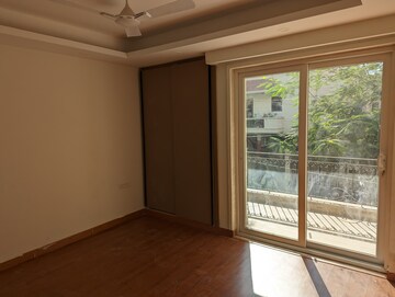 Room in 3 BHK Builder Floor at Dlf Phase I – for Rent