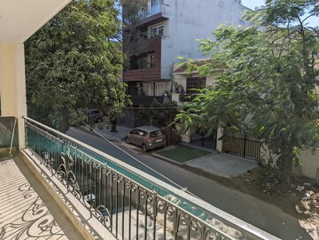 Balcony in 3 BHK Builder Floor at Dlf Phase I – for Rent