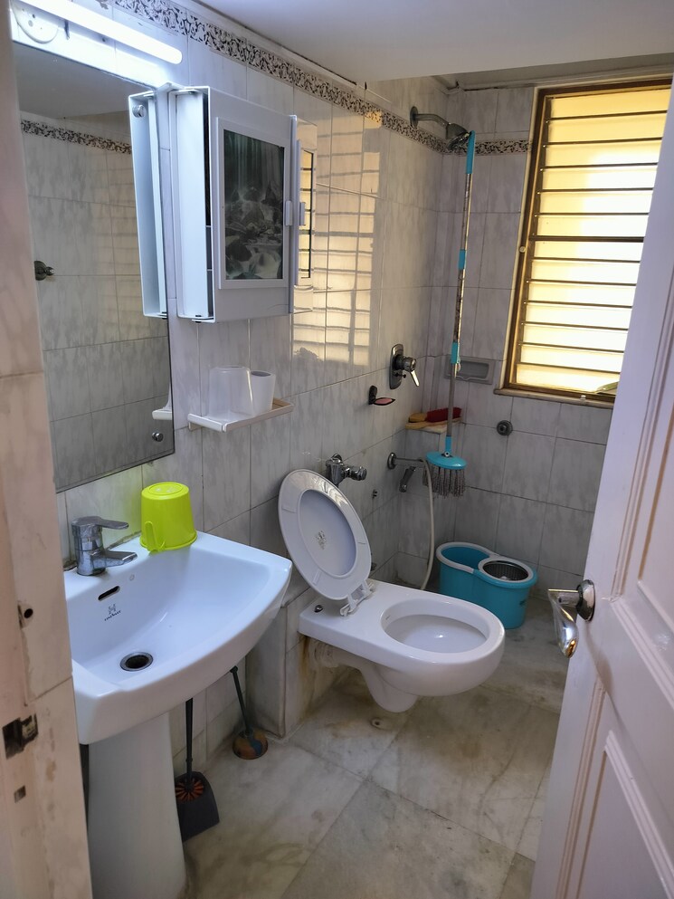 Bathroom, abhar-chs 2 Bedroom 900 Sq.Ft. Apartment In Andheri West Mumbai 8612115