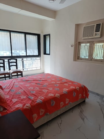 Bedroom in 1 BHK Apartment at Bandra West – for Rent