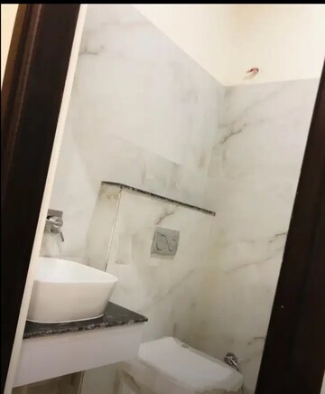 Bathroom in 3 BHK Apartment at Shiva Motia Huys, Pir Machalla – for Rent