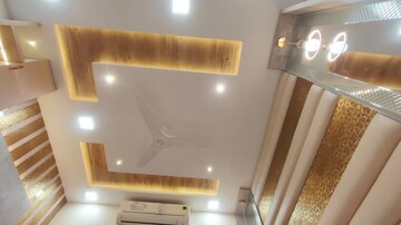 Furnished Amenities in 2 BHK Apartment at Khar West – for Rent