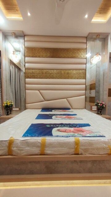 Bedroom in 2 BHK Apartment at Khar West – for Rent