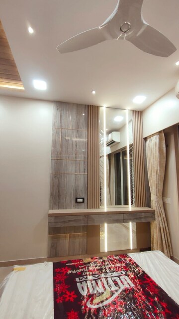 Room in 2 BHK Apartment at Khar West – for Rent