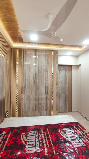 Bedroom in 2 BHK Apartment at Khar West – for Rent