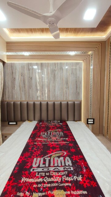 Bedroom in 2 BHK Apartment at Khar West – for Rent
