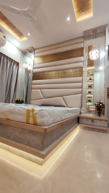 Bedroom in 2 BHK Apartment at Khar West – for Rent