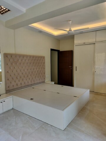 Bedroom in 2 BHK Apartment at Bandra West – for Rent