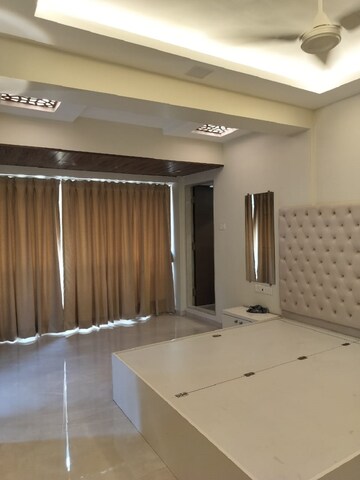 Bedroom in 2 BHK Apartment at Bandra West – for Rent