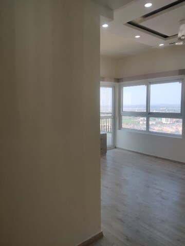 Room in 3.5 BHK Apartment at Emaar Imperial Gardens, Sector 102 – for Rent