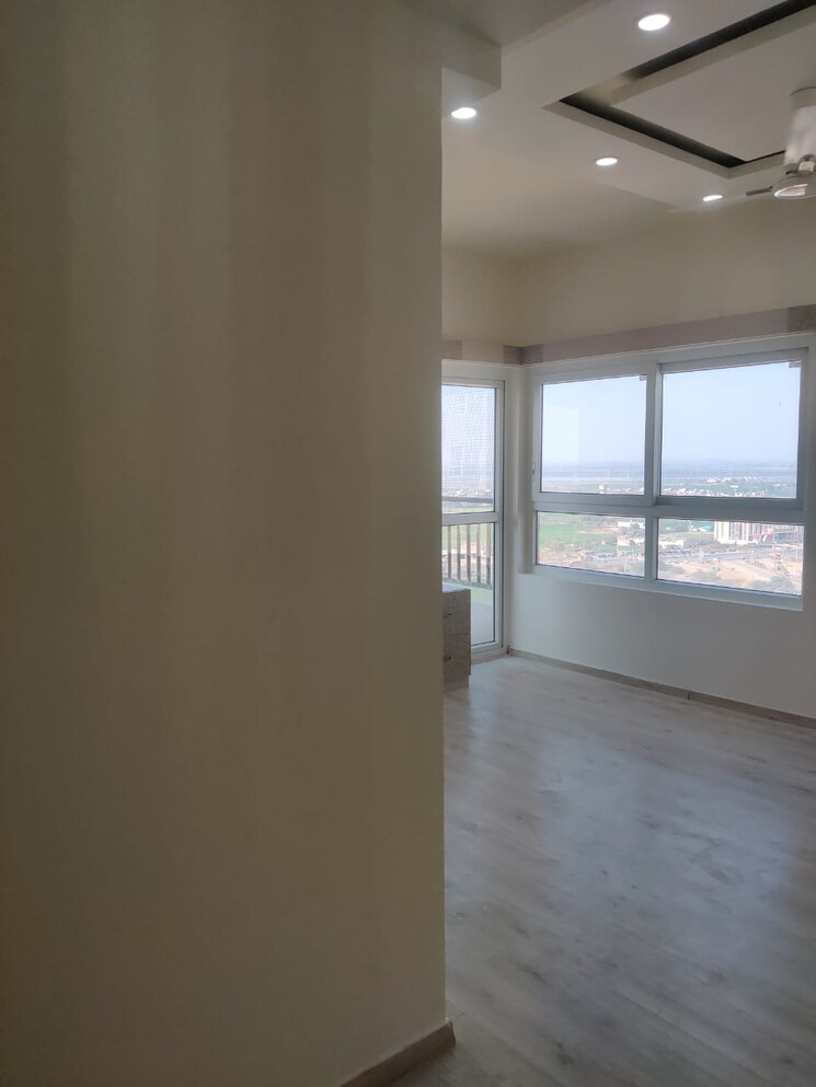 Room, emaar-imperial-gardens 3.5 Bedroom 2025 Sq.Ft. Apartment In Sector 102 Gurgaon 8613444