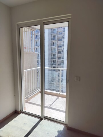 Room in 3.5 BHK Apartment at Emaar Imperial Gardens, Sector 102 – for Rent