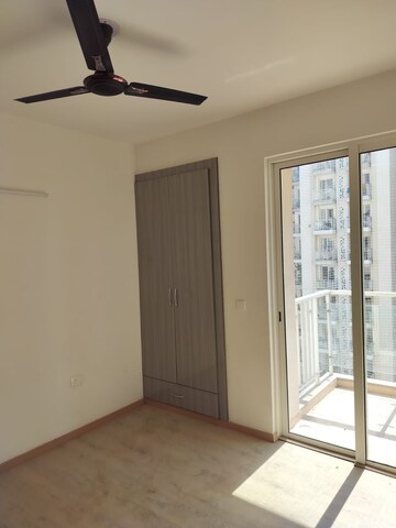 Room in 3.5 BHK Apartment at Emaar Imperial Gardens, Sector 102 – for Rent