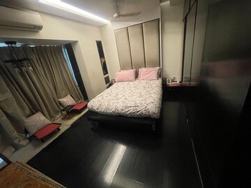 Bedroom in 3 BHK Apartment at Khar West – for Rent