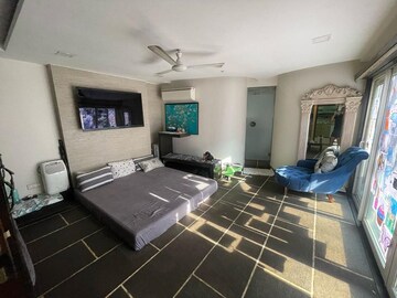 Living Room in 3 BHK Apartment at Khar West – for Rent