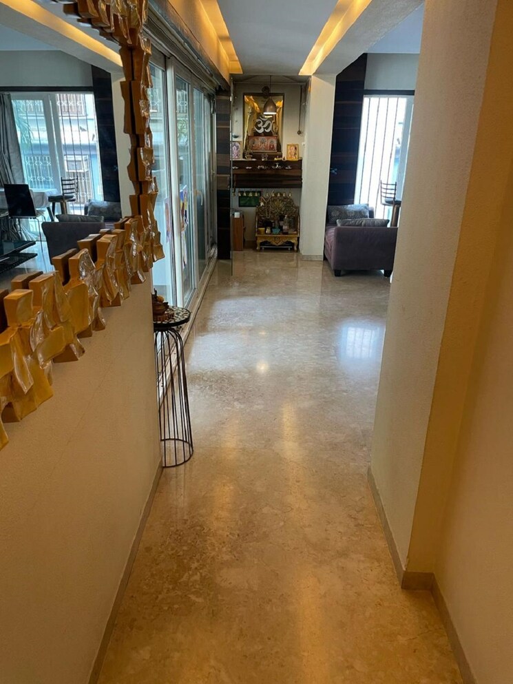 Room, khar west 3 Bedroom 1200 Sq.Ft. Apartment In Khar West Mumbai 8613455