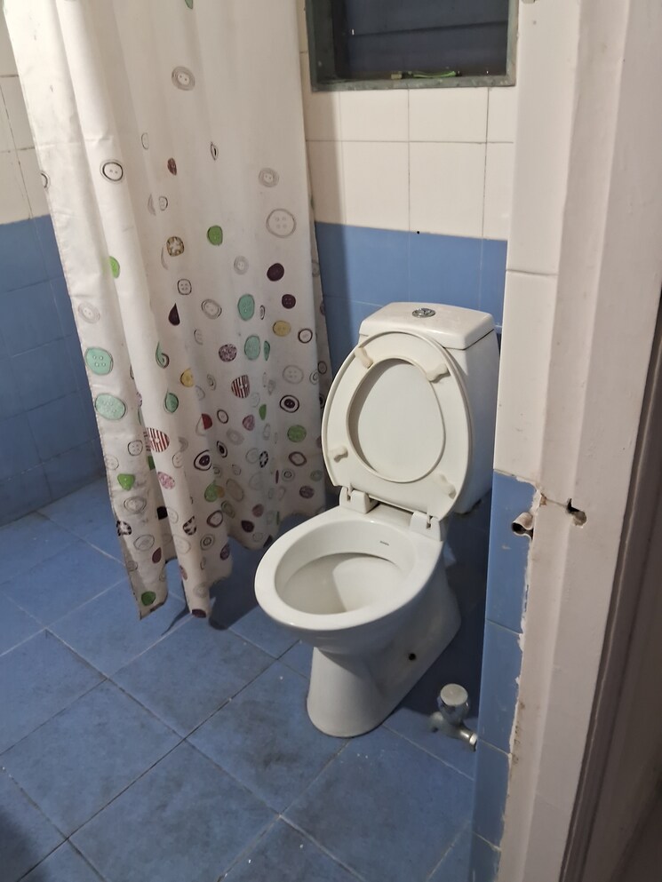 Bathroom, shreeji-paradise 2 Bedroom 9500 Sq.Ft. Apartment In Aundh Pune 8613550