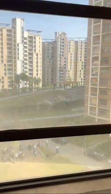 Swimming Pool in 3 BHK Apartment at Unitech Horizon, Pi Greater Noida – for Sale