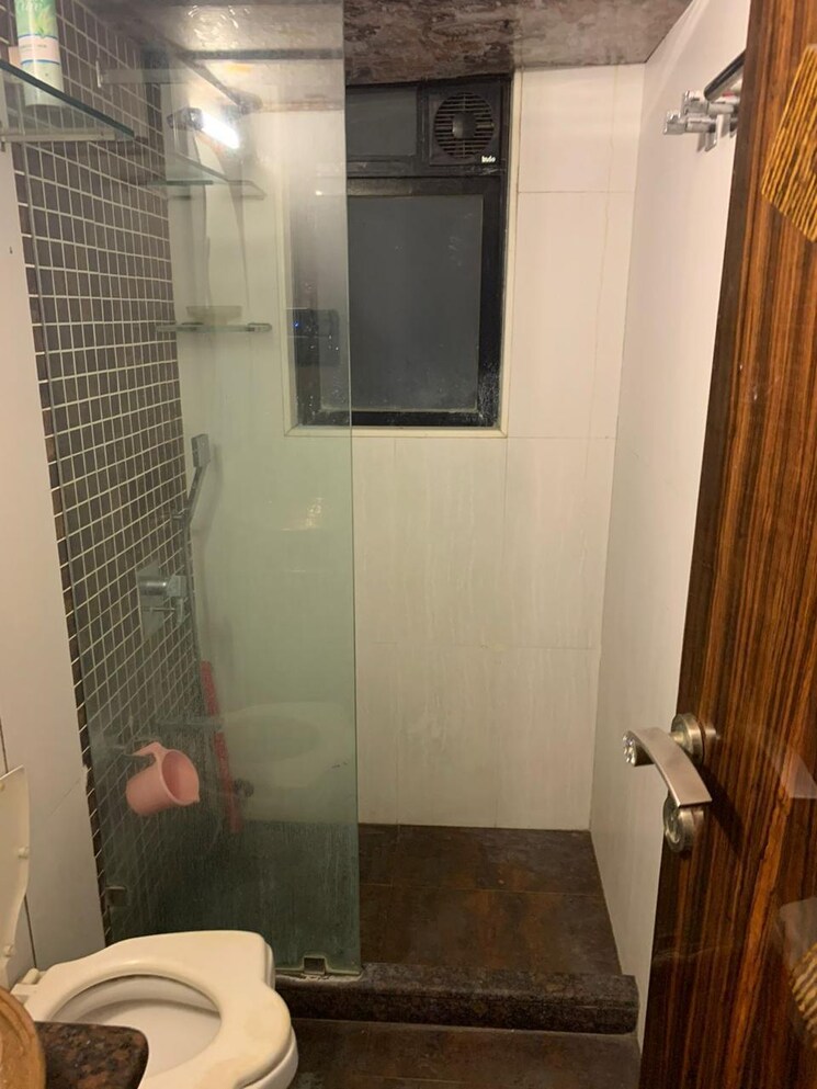 Bathroom, jai-prabhat-apartment 3 Bedroom 1100 Sq.Ft. Apartment In Andheri West Mumbai 8613720