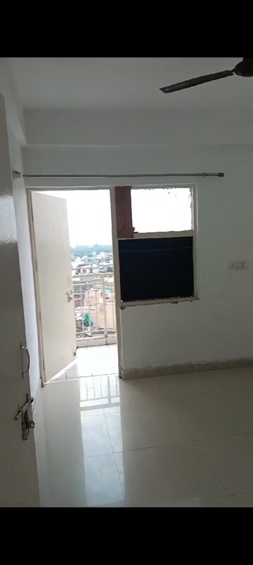 Room in 3 BHK Apartment at Adore Happy Homes, Sector 86 – for Rent