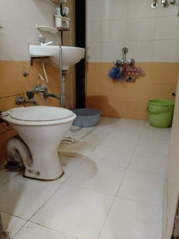 Bathroom, kalwa 4 Bedroom 2200 Sq.Ft. Apartment In Kalwa Thane 8613868