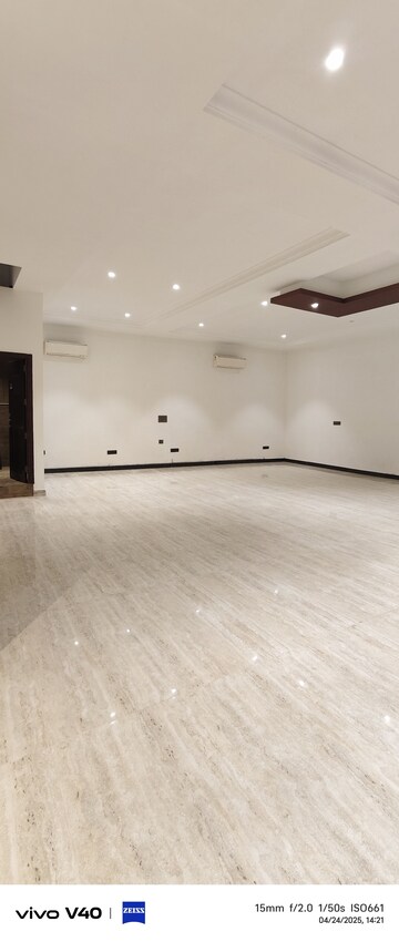  Office Space For Rent in Defence Colony